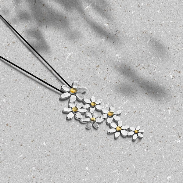 margaritas daisy daisies pendant necklace