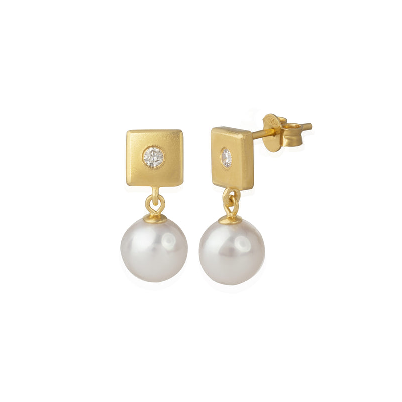 L’ego Pearl Stud Earrings